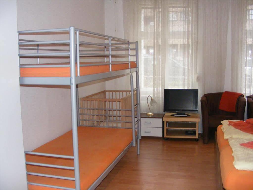 Tempelhof Nocleg ze śniadaniem 2*