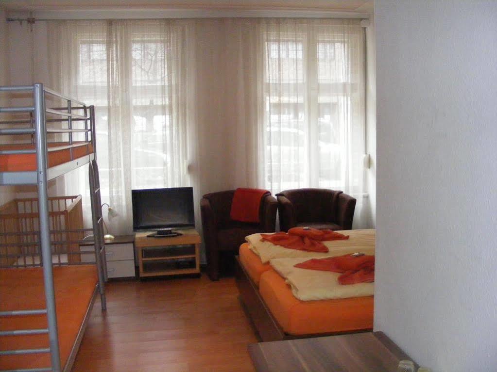 Tempelhof Nocleg ze śniadaniem